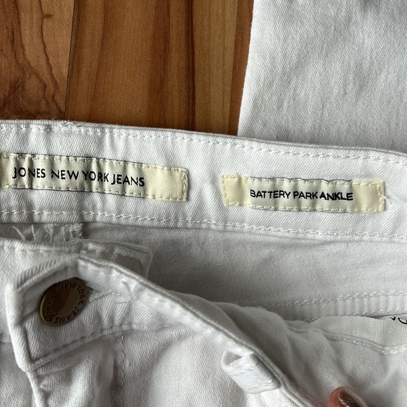 Battery Park Ankle White Jeans Euc 